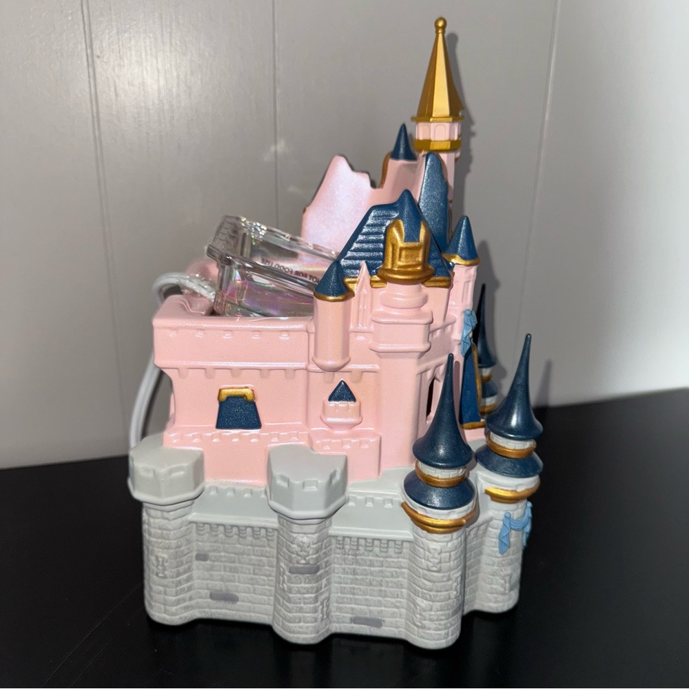 ✨🆕 Scentsy Disney Cinderella 50th Anniversary Castle Warmer - Picture 5 of 16
